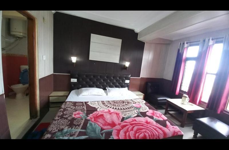 Hotel Harbans Shimla Esterno foto